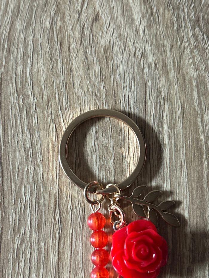 Porte clés/keychain, roses rouge, état neuf/new condition, jamais utilisé, Yesstyle - photo numéro 3