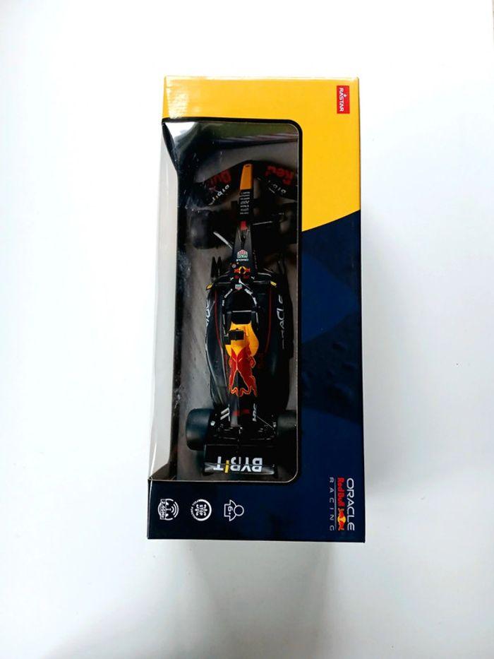 Voiture Radiocommandée R/C Rastar 1:18 Oracle Red Bull Racing RB18 - photo numéro 2