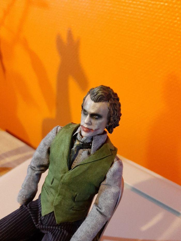 The joker deluxe dark night DC comics - photo numéro 1