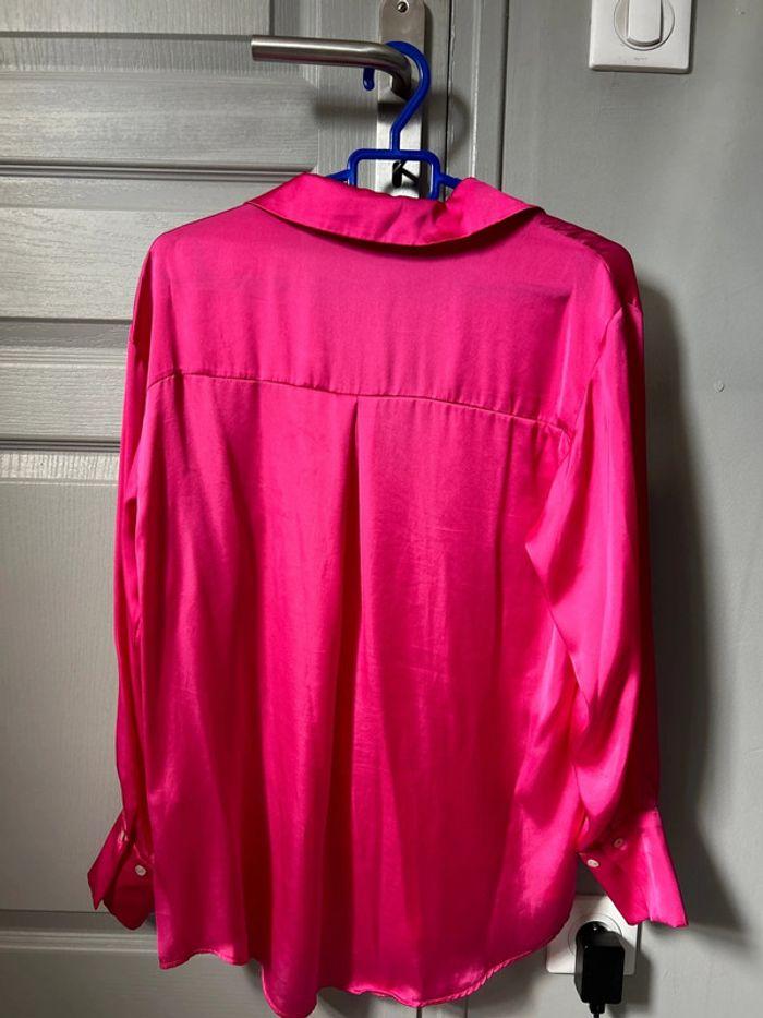 Chemise satinée rose fuschia - photo numéro 3