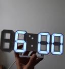 Vend horloge design blanche