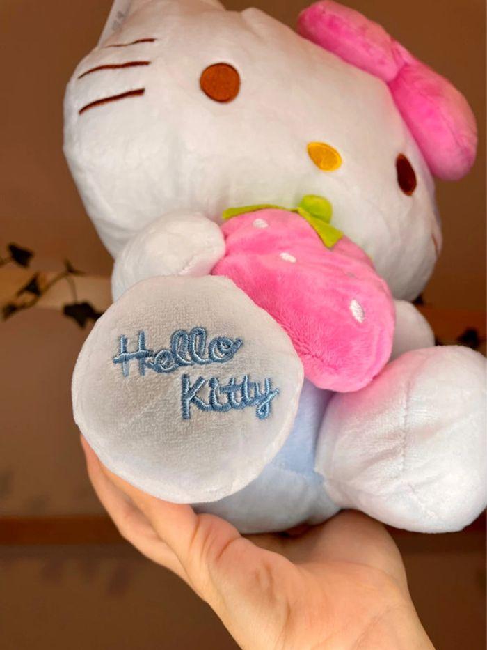 Peluche Hello Kitty avec la fraise 🍓 - photo numéro 18