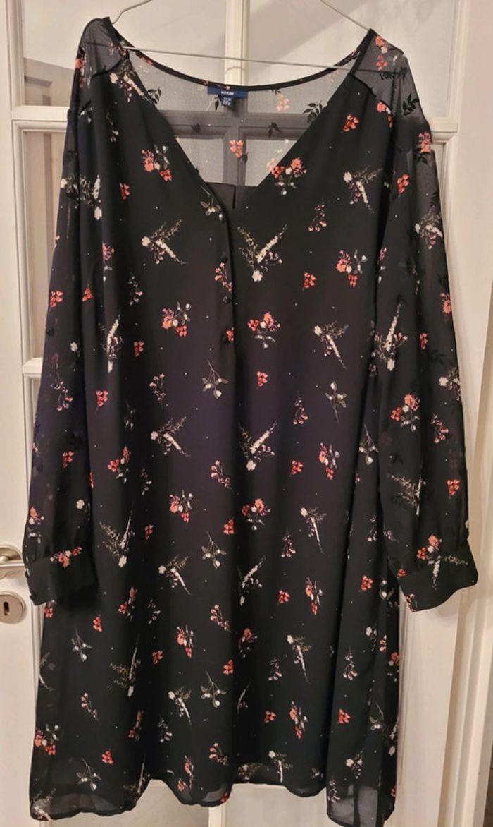 Robe noire à fleurs taille 54/56 - photo numéro 1