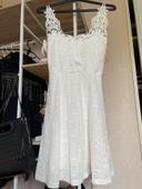 Robe blanche en dentelle