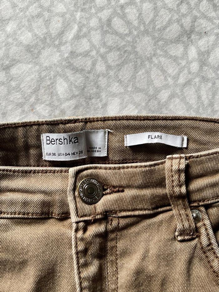 Jean flaire Bershka taille 36 - photo numéro 4