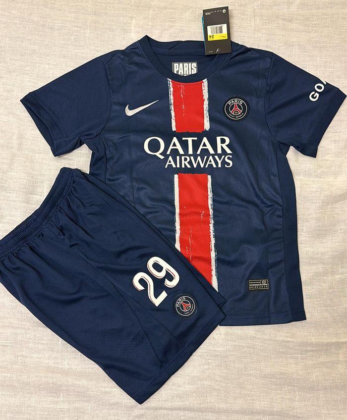 Ensemble de foot Paris Saint Germain - photo numéro 1