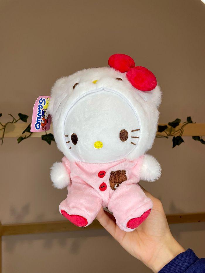 Peluche Hello Kitty en pyjama - photo numéro 1