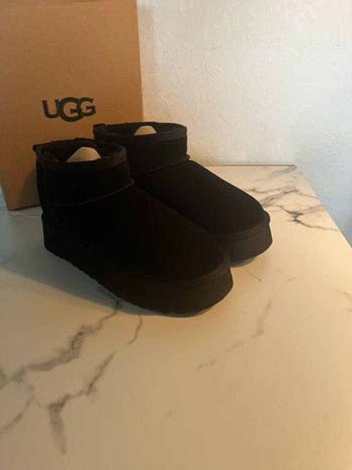 Bottine ugg noir neuve plateforme - photo numéro 1