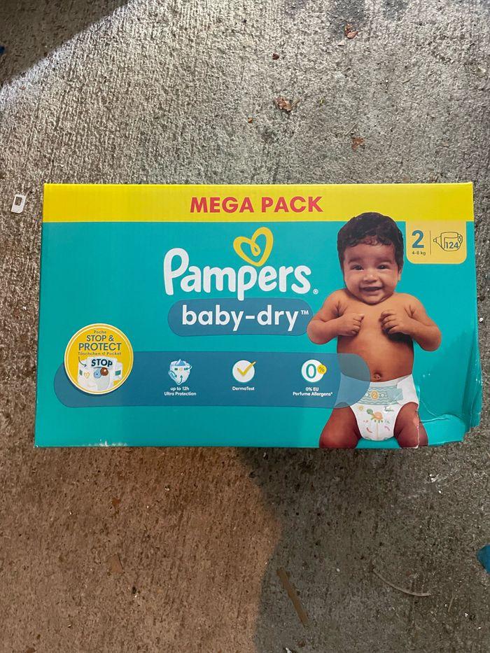 Couches Pampers Baby Dry taille 2