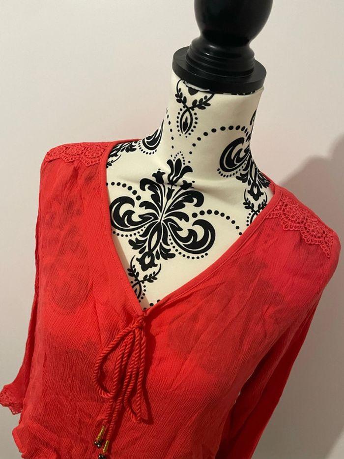 Blouse rouge corail manche longue dentelle epaule et poignet lien noeud devant neuf creeks taille 36 - photo numéro 3