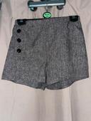 Short gris neuf taille 11-12 ans