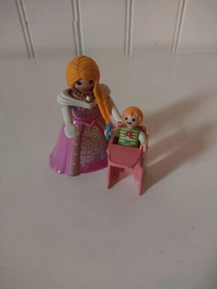 Bébé playmobil avec maman princesse et chaise haute - photo numéro 1