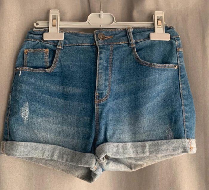 Short jeans neuf - photo numéro 1