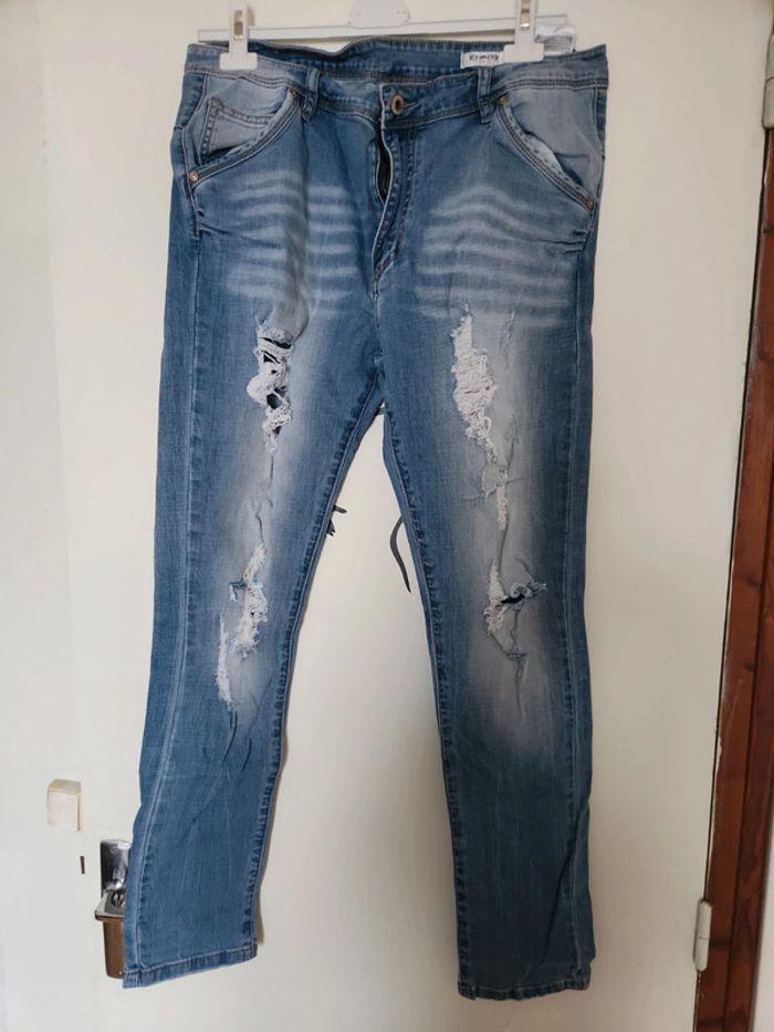 Jeans troué - photo numéro 1