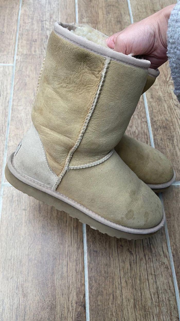 Paire de UGG beiges - photo numéro 2