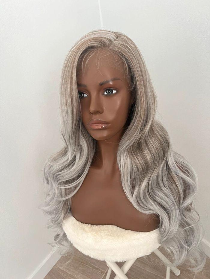 Perruque blonde 2 tons grise et brune lace front raie sur le côté - photo numéro 6