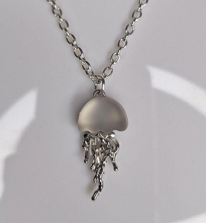 Collier méduse blanche - photo numéro 2