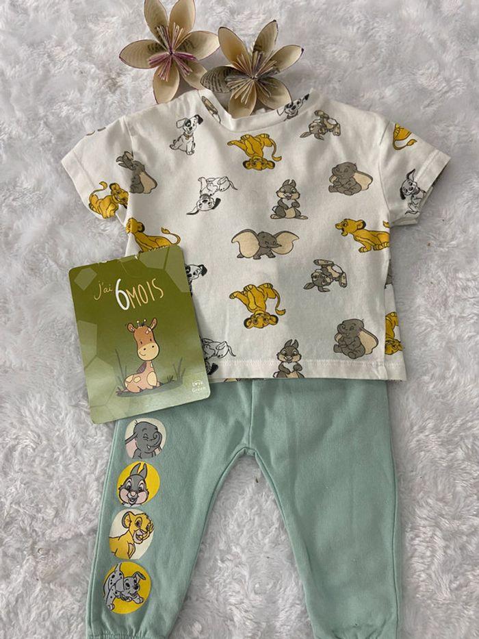 Ensemble Disney 6 mois beige vert pastel pantalon + T Shirt roi lion dumbo dalamatiens tbe - photo numéro 1