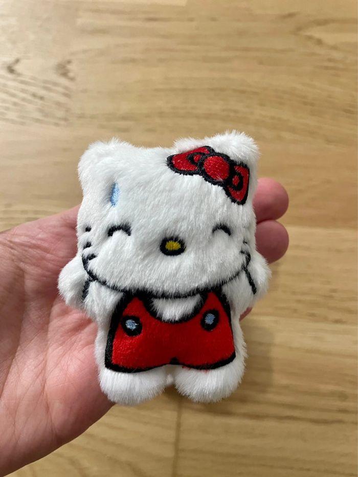 Lot de 4 pin’s Hello Kitty - photo numéro 5