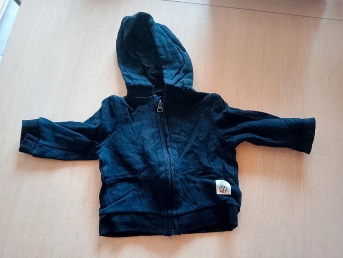 Veste a capuche Kiabi taille 6 mois