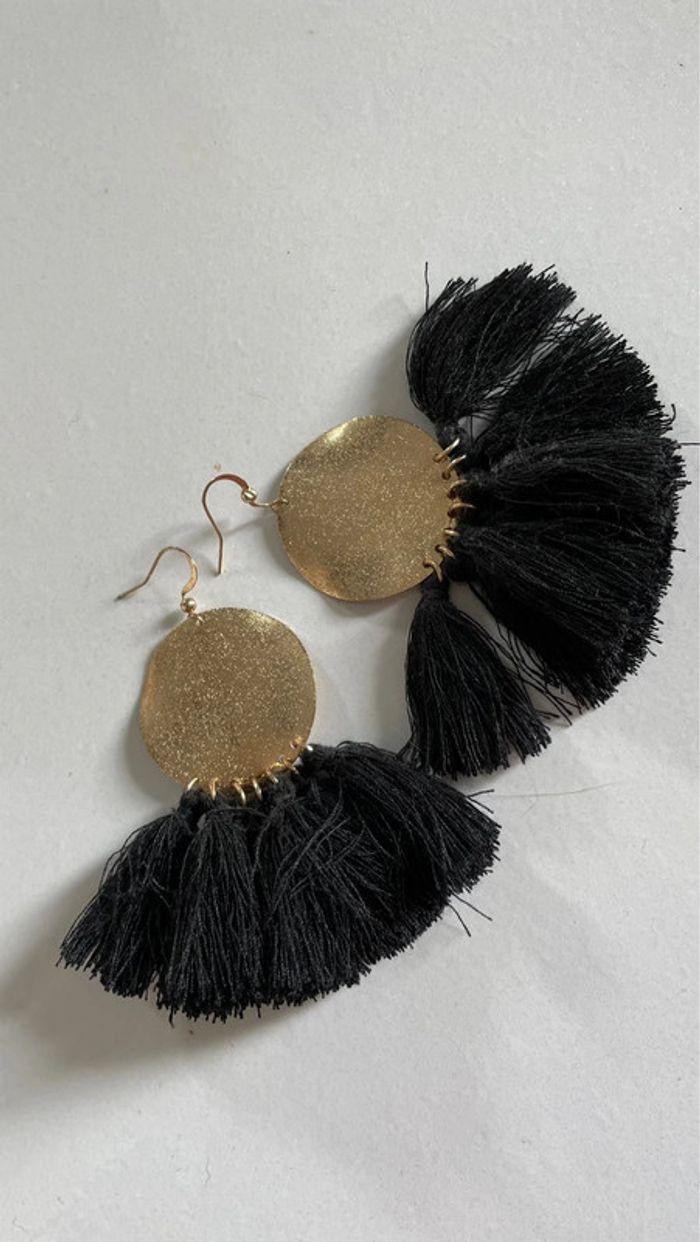 Paire de boucles d’oreilles or et noir - photo numéro 1