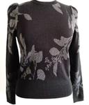 Pull noir et fleurs argentées