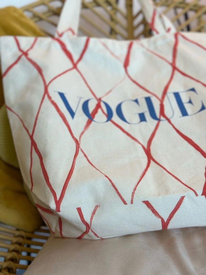 Tote bag Vogue en coton édition été 2024 - photo numéro 2