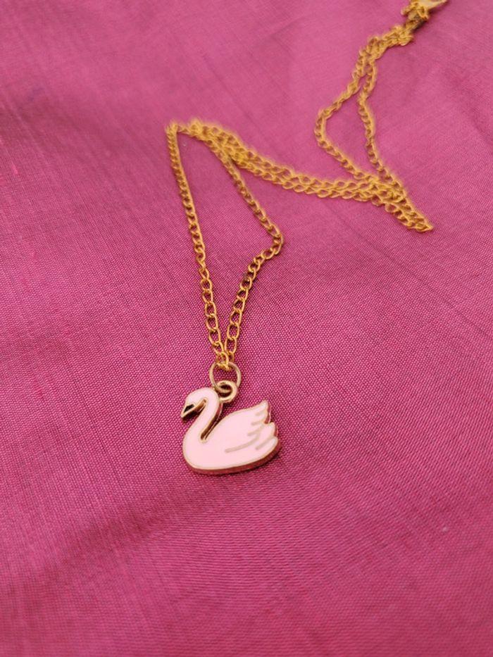 Collier cygne rose et chaîne doré