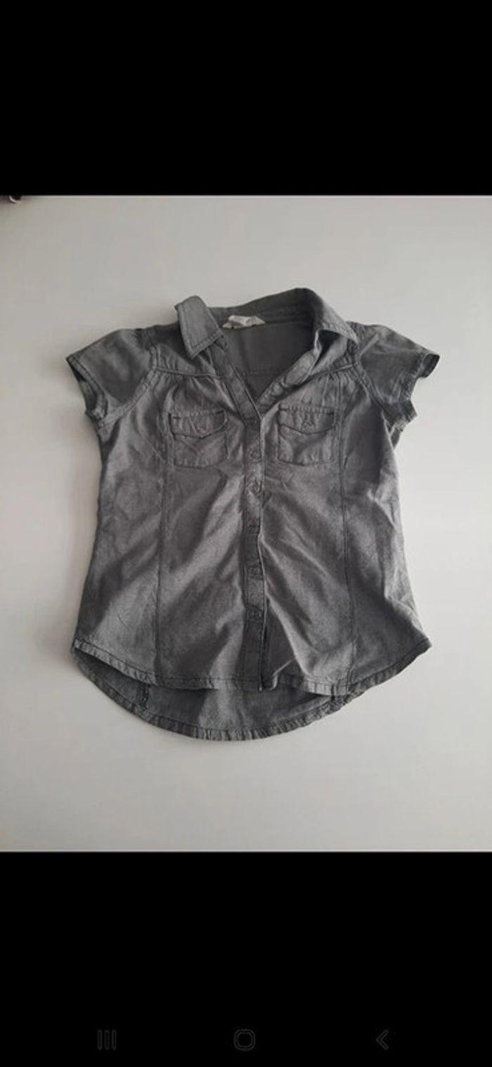 chemise manches courte H&M gris taille 9 ans / 134 cm - photo numéro 1