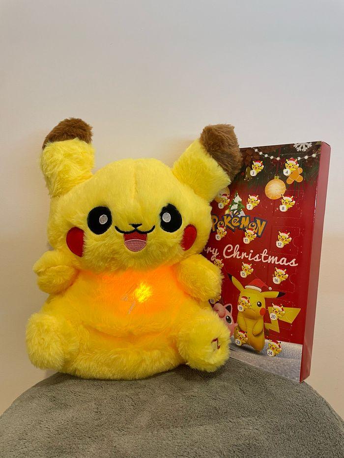 🎁🚨 OFFRE SPÉCIAL NOËL 🚨✨🎁🎅  Peluche lumineuserespirante PokémonPikachu + calendrier de l’Avent de Noël Pokémon - photo numéro 2