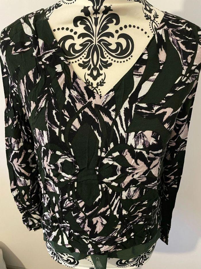 Blouse à manches longues vert foncé à motifs noir et blanc col V lacet dos Frnch taille M - photo numéro 2