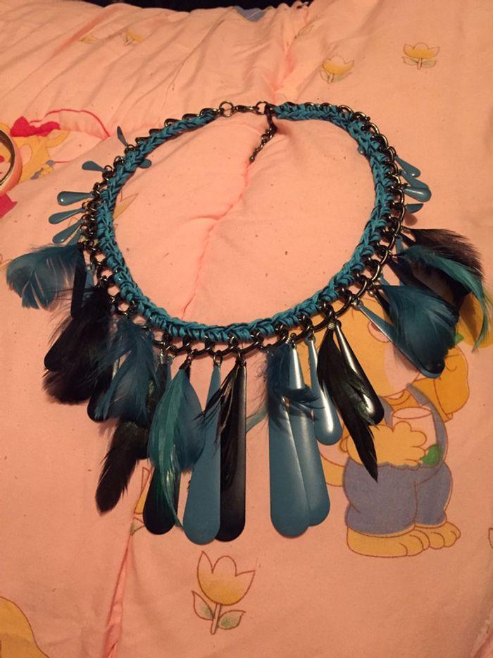 Collier plume noir et bleu