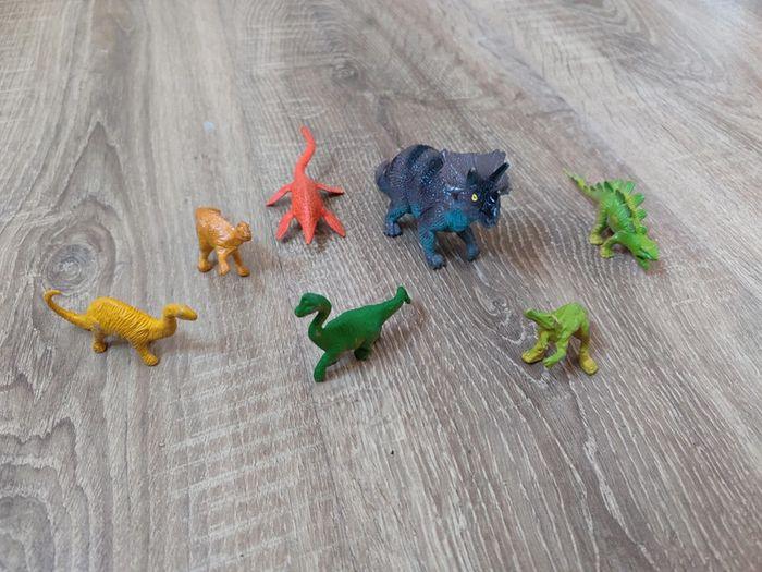 Lot de 7 petits dinosaures - photo numéro 1