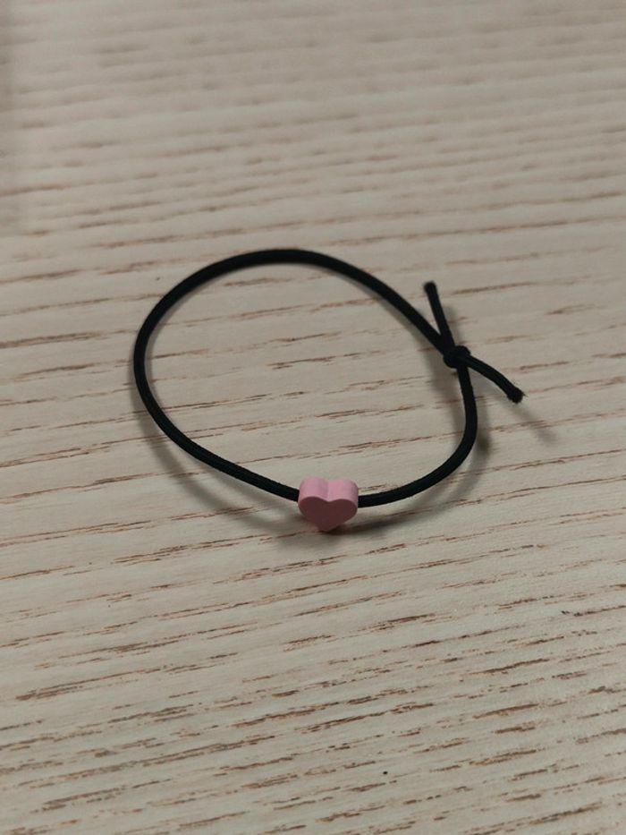 Bracelet cœur rose et anneaux noirs - photo numéro 2