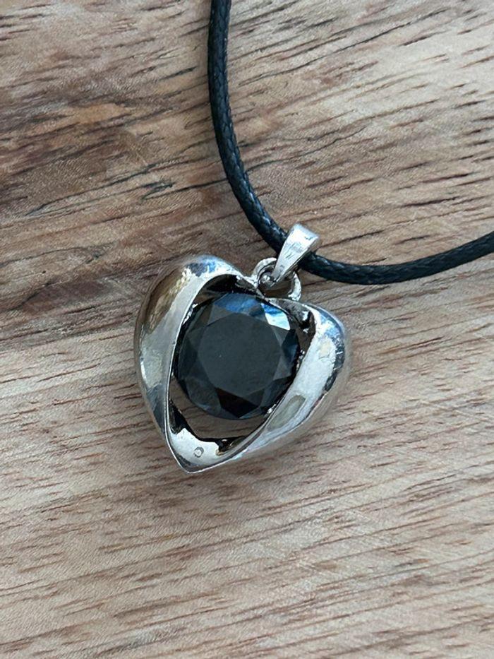 Pendentif fantaisie cœur et pierre noire - photo numéro 2