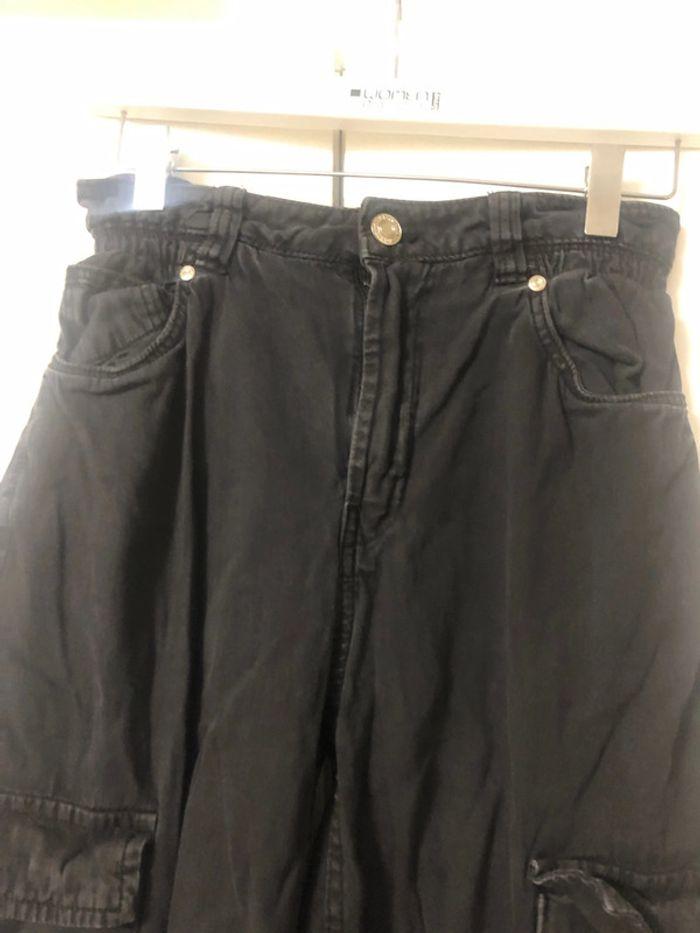 Pantalon cargo taille haute Bershka . Taille  36 - photo numéro 4