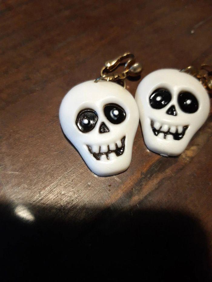 Boucles d'oreilles à pince tête de mort Halloween - photo numéro 3