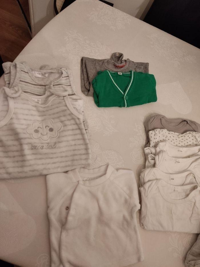 Vêtements bébé 1mois - photo numéro 1