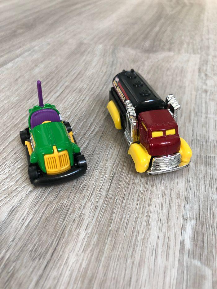 Lot 2 petites voitures Hotwheels - photo numéro 1