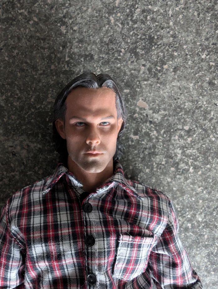 Lot 2 figurines 1/6 Supernatural Dean et Sam Winchester - photo numéro 2