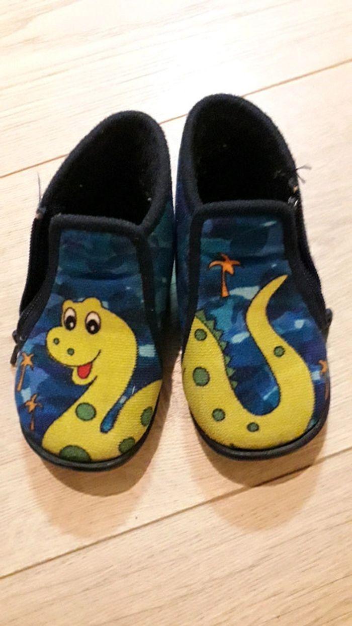 Chaussons enfant taille 20 - photo numéro 1