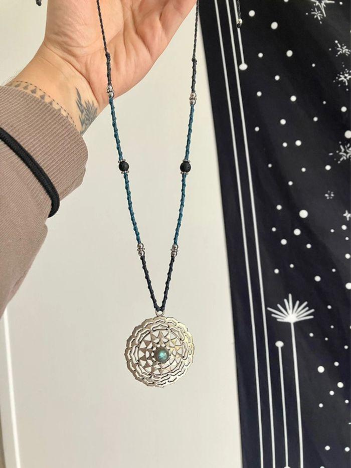 Collier sautoir mandala en macramé avec pierre de Labradorite - photo numéro 2