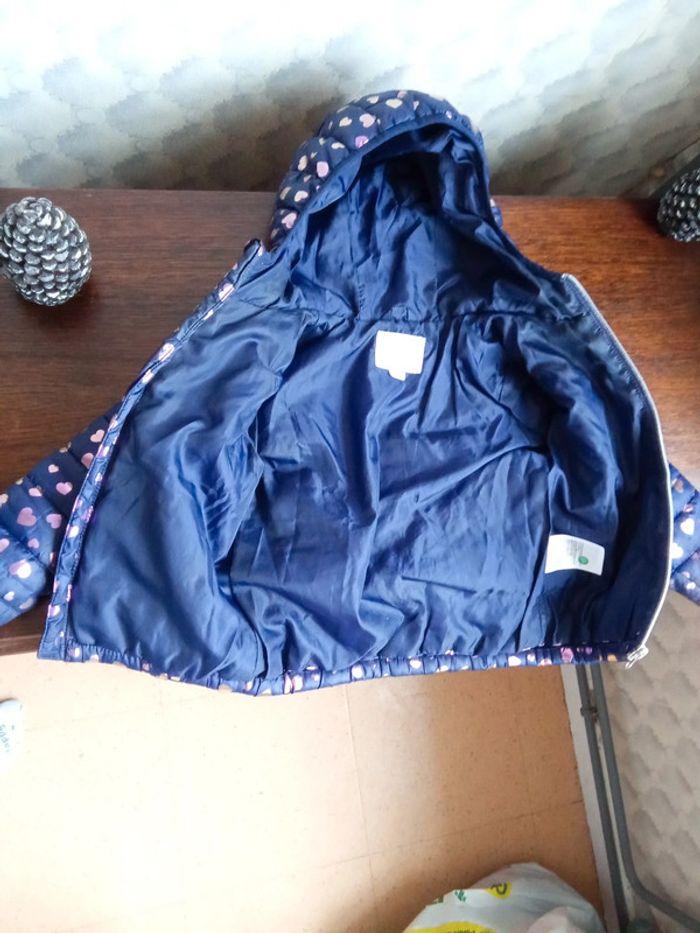 Manteau bleu marine avec des cœur - photo numéro 3