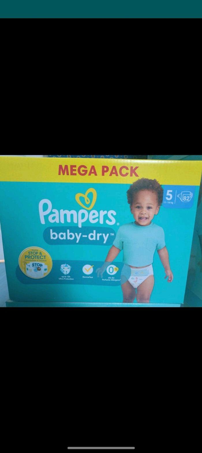 2 gigas packs et 1 méga pack Pampers baby dry taille 5 - photo numéro 2