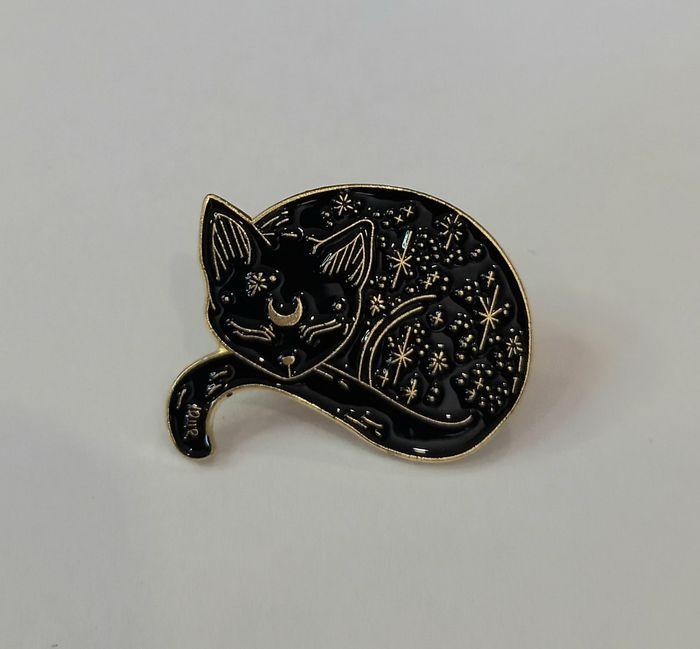 pin's petit chat noir et doré ! NEUF ! - photo numéro 1