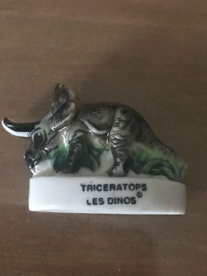 2 fèves Les Dinos 2001 - photo numéro 3