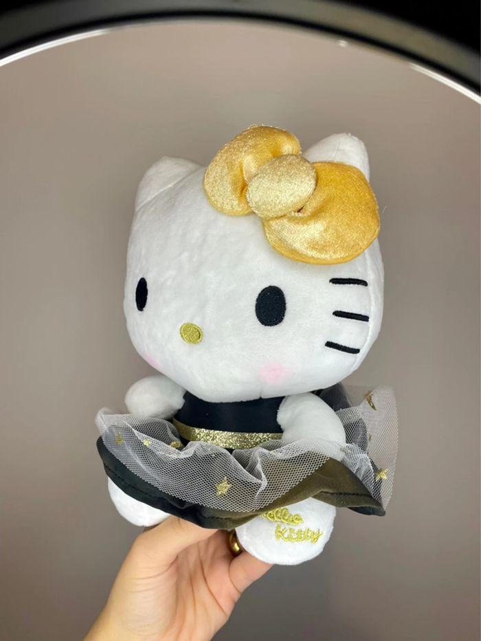 Peluche Hello Kitty en robe étoilée et pailletée 👗 💫 - photo numéro 6