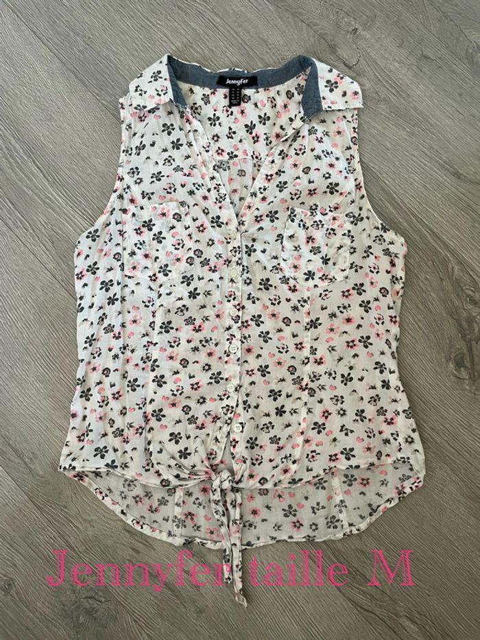 Chemise sans manches blanc à motifs fleurs rose gris noir noeud en bas Jennyfer taille M - photo numéro 1