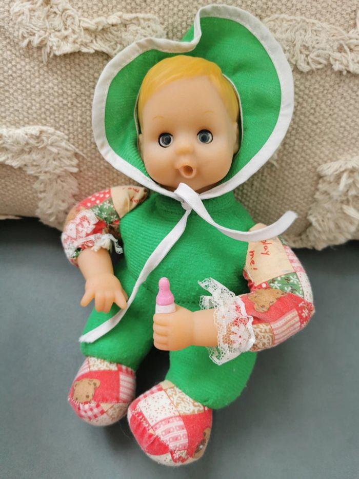 Poupée  pouet  biberon vintage des années 60 vert doudou peluche - photo numéro 1