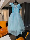 Robe de princesse bleu bouffante neuve T 140